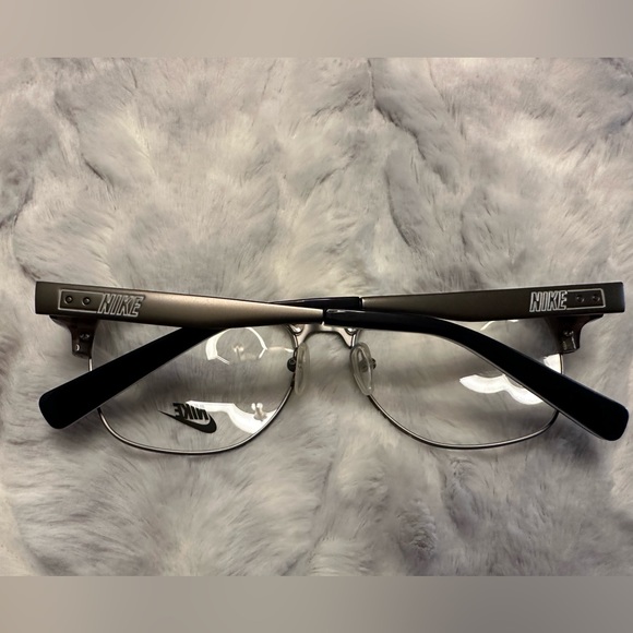 NIKE GLASSES FRAMES WITH PLAIN LENS. NEW IN PACKAGE - Picture 2 of 5